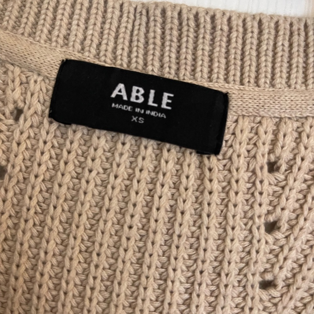 Able Vest - image 6